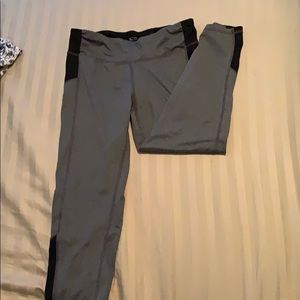 GENTLY WORN 3/4 length leggings